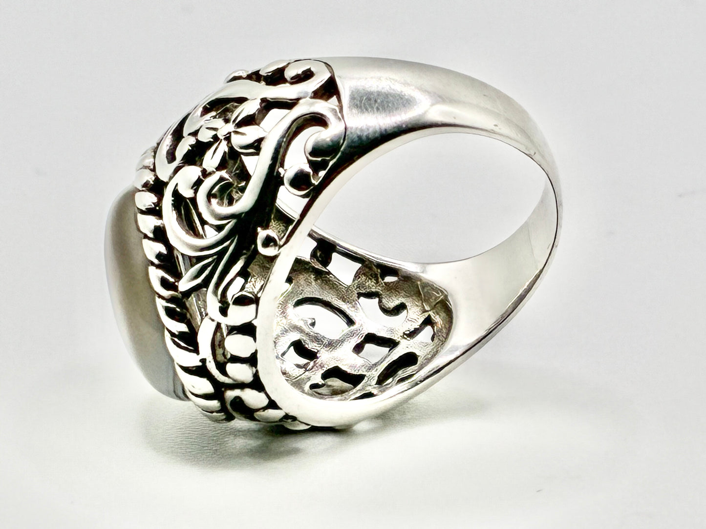 Sterling Silver Ring with Gray Cabochon – Size 9