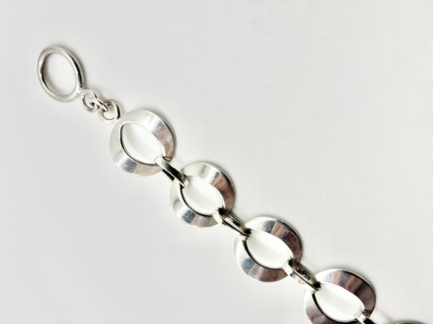 Modern Open-Link Silver Toggle Bracelet — 7.5"