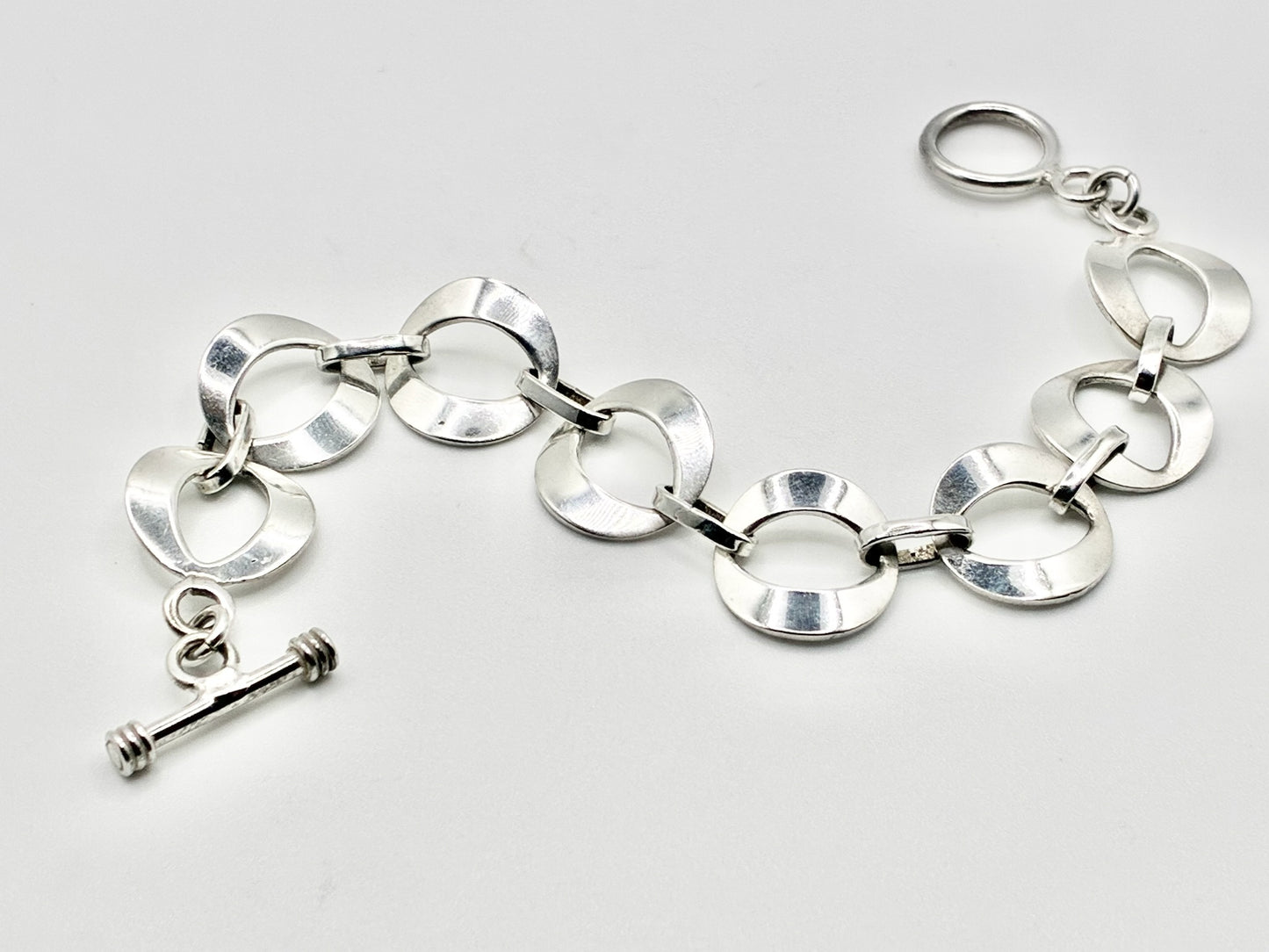 Modern Open-Link Silver Toggle Bracelet — 7.5"