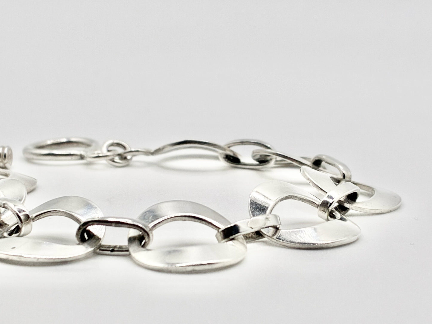 Modern Open-Link Silver Toggle Bracelet — 7.5"