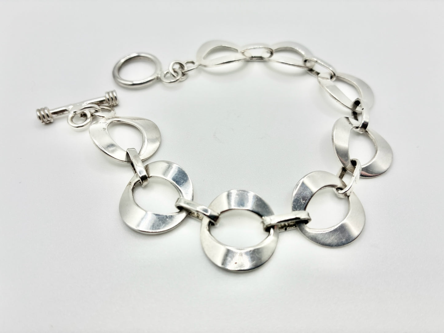 Modern Open-Link Silver Toggle Bracelet — 7.5"
