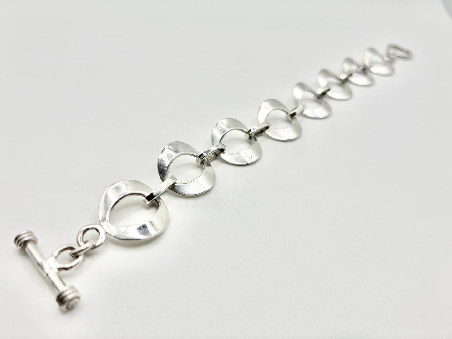 Modern Open-Link Silver Toggle Bracelet — 7.5"