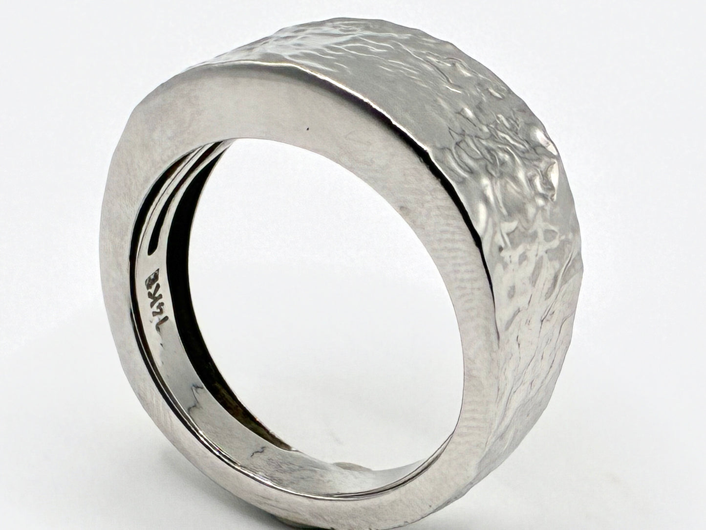 14K White Gold Italian Hammered Band Size 10.5